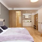 Wolska With Parking By Renters ורשה