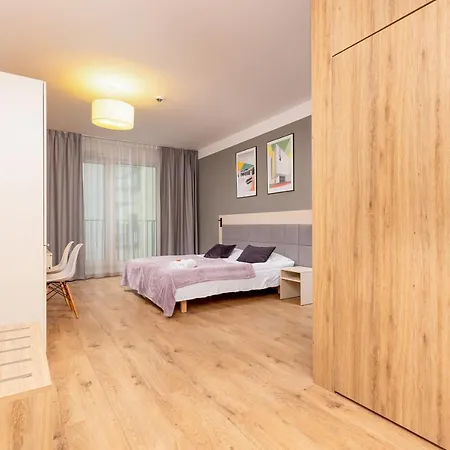Wolska With Parking By Renters ורשה