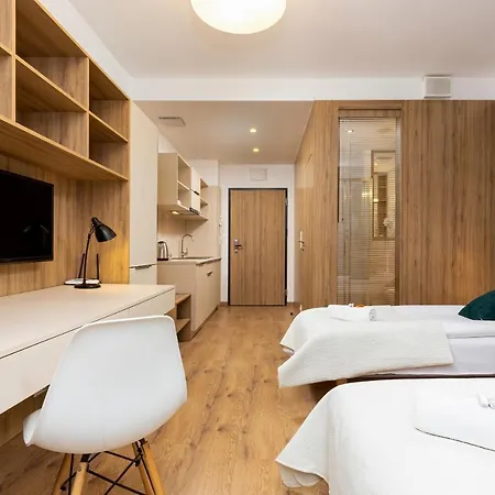 Wolska With Parking By Renters *